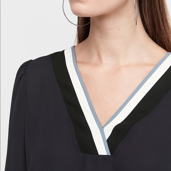 ⭐️3/$20 EXPRESS Navy Blue V-Neck Color Block Top - Picture 2 of 13